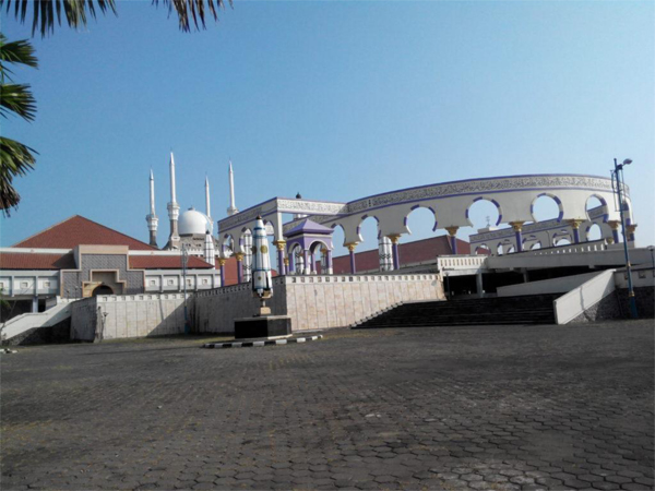 Halaman Masjid Agung